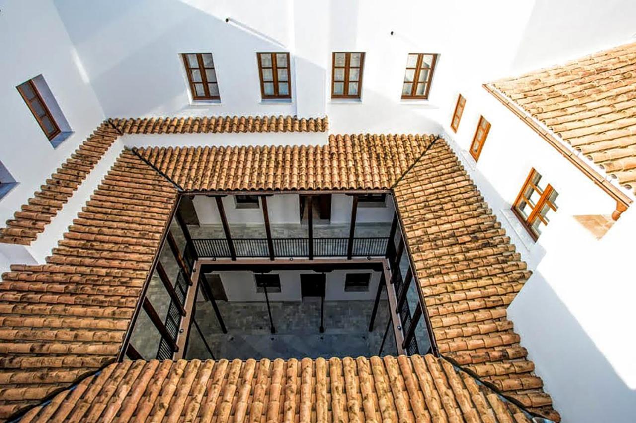 Palacio del siglo XVII frente a los Jardines de Murillo Sevilla Exterior foto