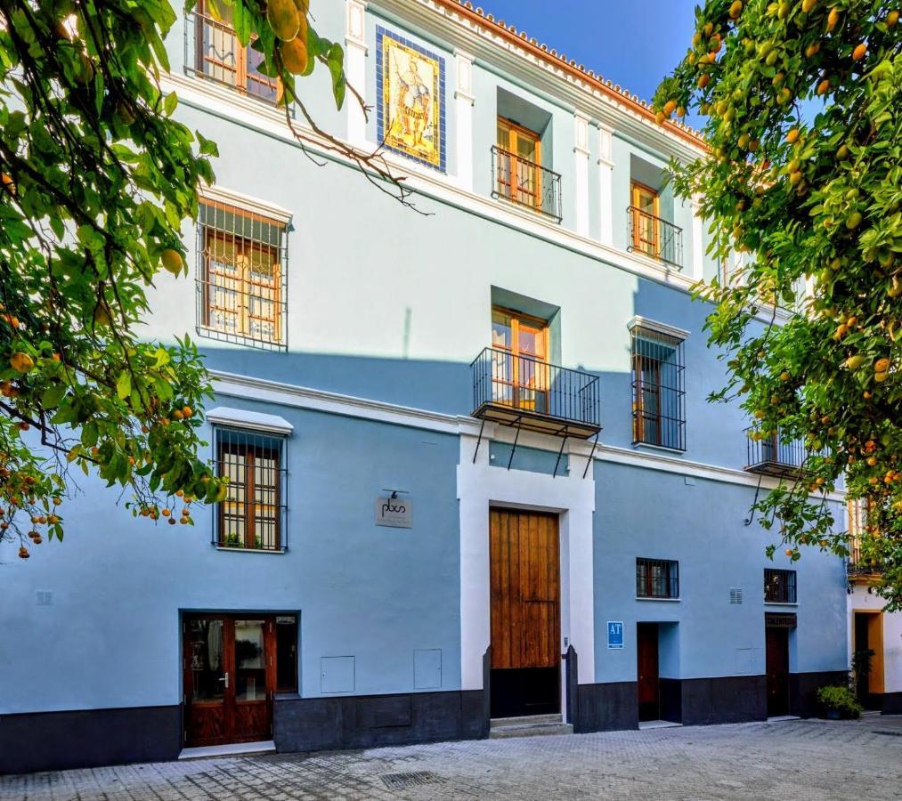 Palacio del siglo XVII frente a los Jardines de Murillo Sevilla Exterior foto