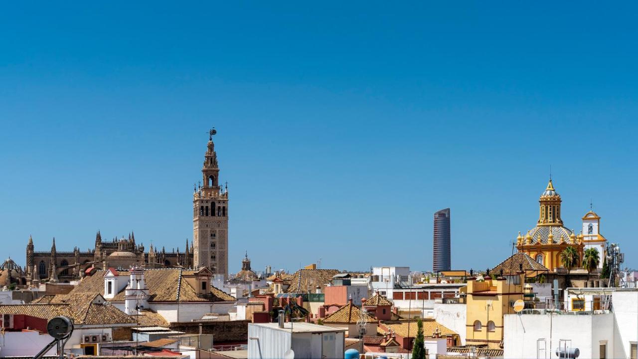 Palacio del siglo XVII frente a los Jardines de Murillo Sevilla Exterior foto